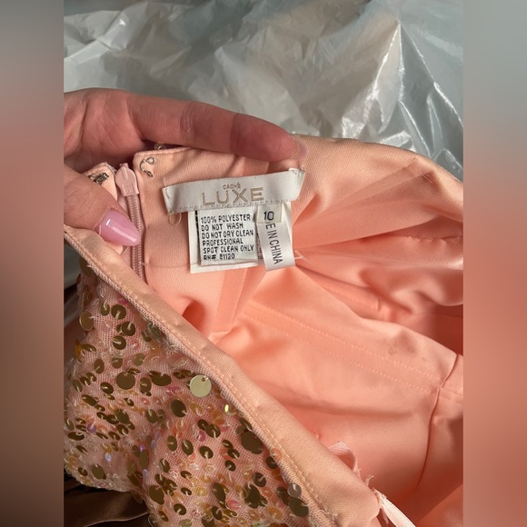 Womens beautiful sequin evening gown - Picture 6 of 6